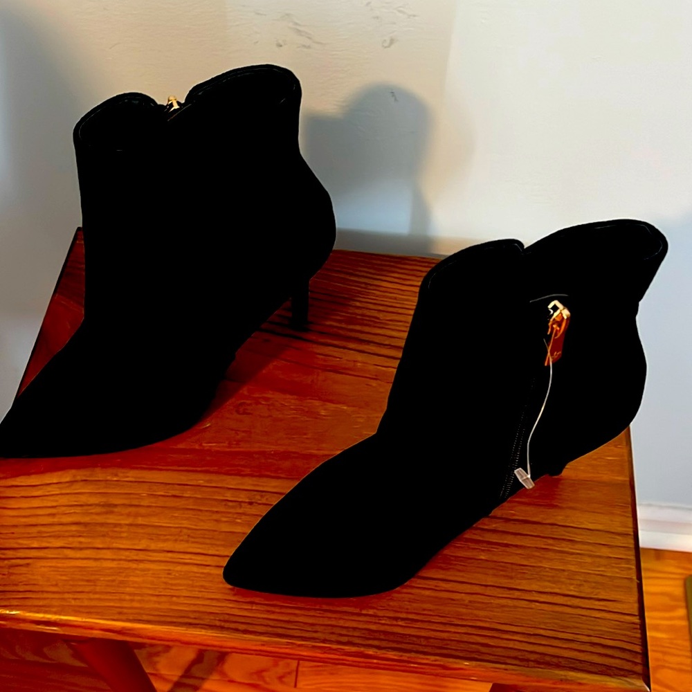 Black velvet bootie